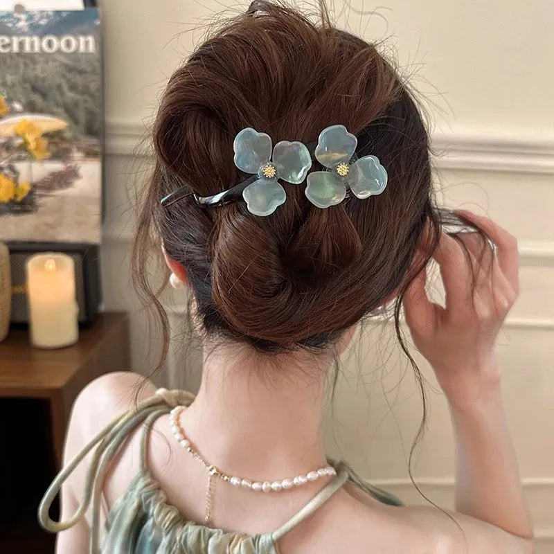 Retro flower design bobby pin hair clip with colourful acrylic petals.