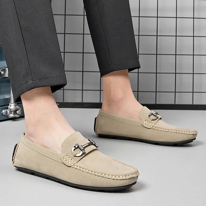 Men's round-toe casual shoes in cowhide leather on a rubber sole, shown in beige colour.