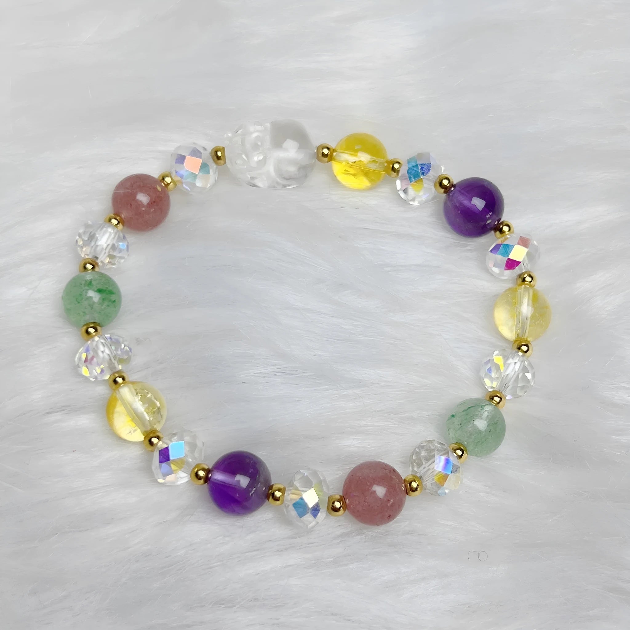 Handcrafted crystal bracelet with a detailed nine-tailed fox animal zodiac model.