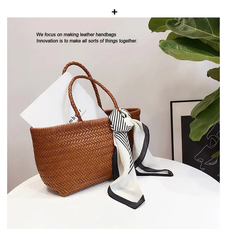 Niche leather seaside vacation handbag in genuine leather bucket shape, large size 40x22x15cm, coffee colour