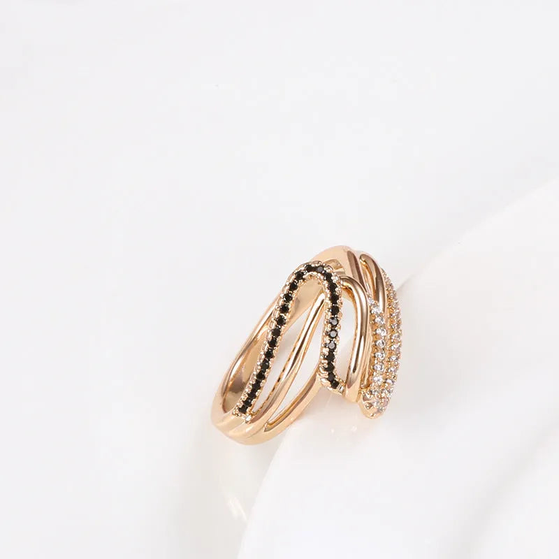 Close-up of a women's micro-inlaid zircon fashion ring in WK2230 colour on a copper base.