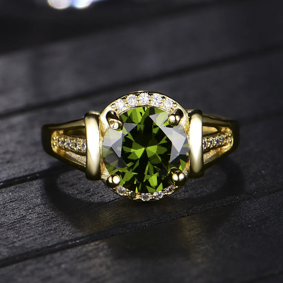 Olive green 18K gold-plated open ring with sparkling artificial gemstone, adjustable size, overlapping edges