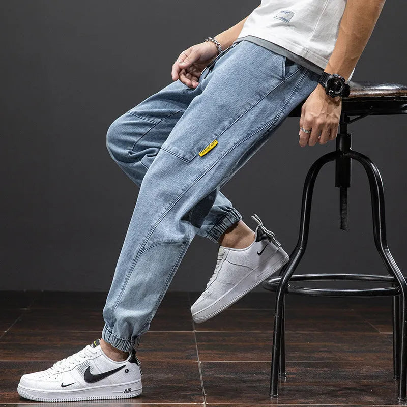Men's loose cargo casual jeans in cotton fabric with straight leg Korean style design