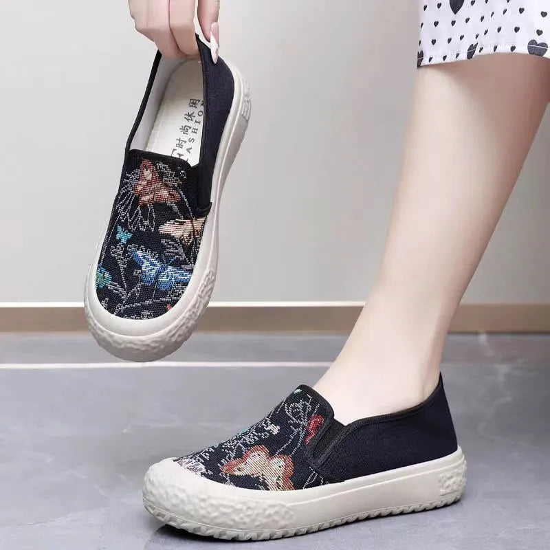 Old Beijing women's canvas slip-on shoes with round toe and shallow mouth design