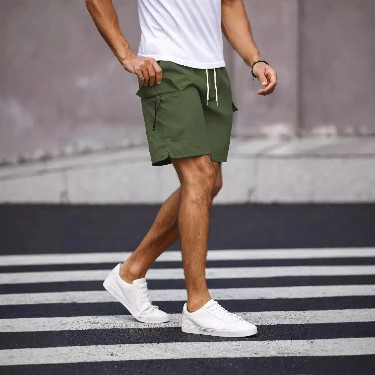 Men's loose-fitting army green workwear shorts made from cool silk cotton fabric.