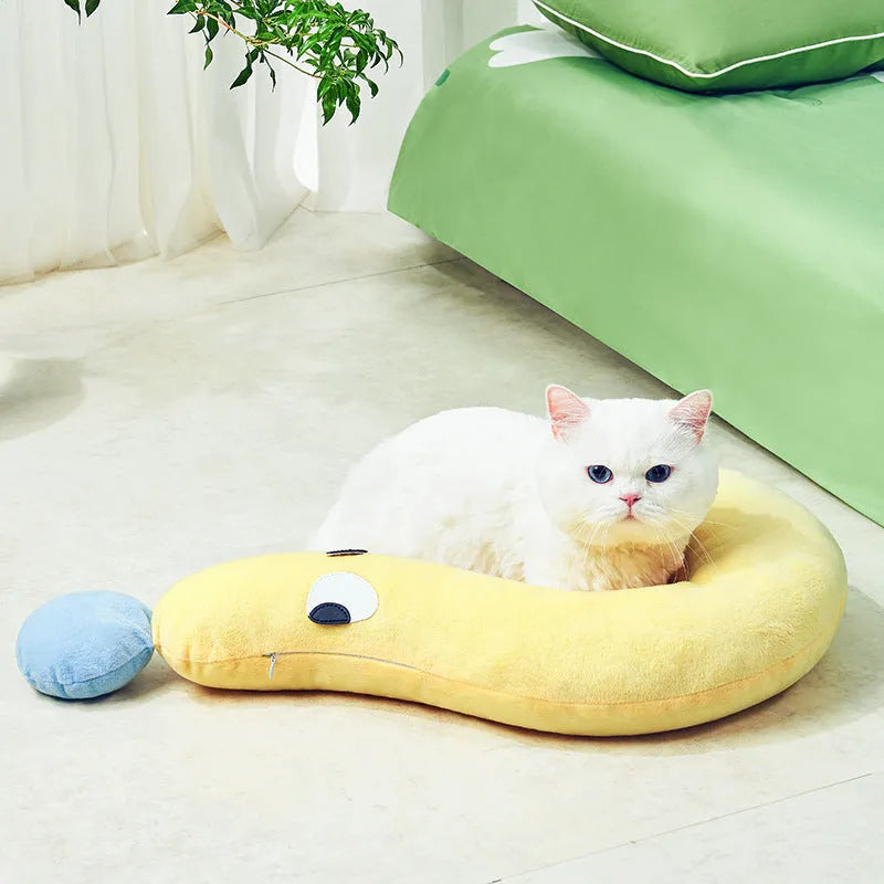 Blue or yellow pet pillow measuring 62x39cm for cats and dogs