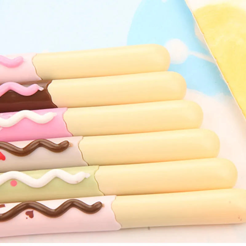Black gel pen with realistic biscuit design showing 15cm plastic body and 0.38mm tip