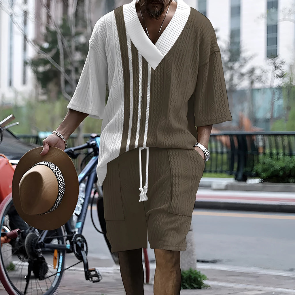 Printed drop-shoulder men's knitted short-sleeved top with matching shorts in a colour from the TH01-362 to TH01-366 range.