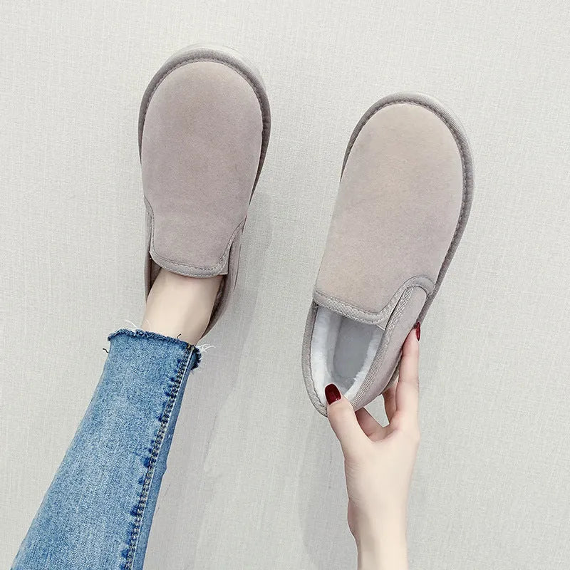 Fleece-lined flat snow boots with round toe design and rubber soles in multiple colour options
