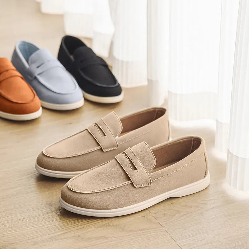 Men's suede casual shoes with low heel and vulcanised rubber soles in solid colour options