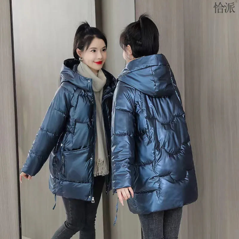 Women's loose thick winter hooded jacket in down cotton with regular long sleeves