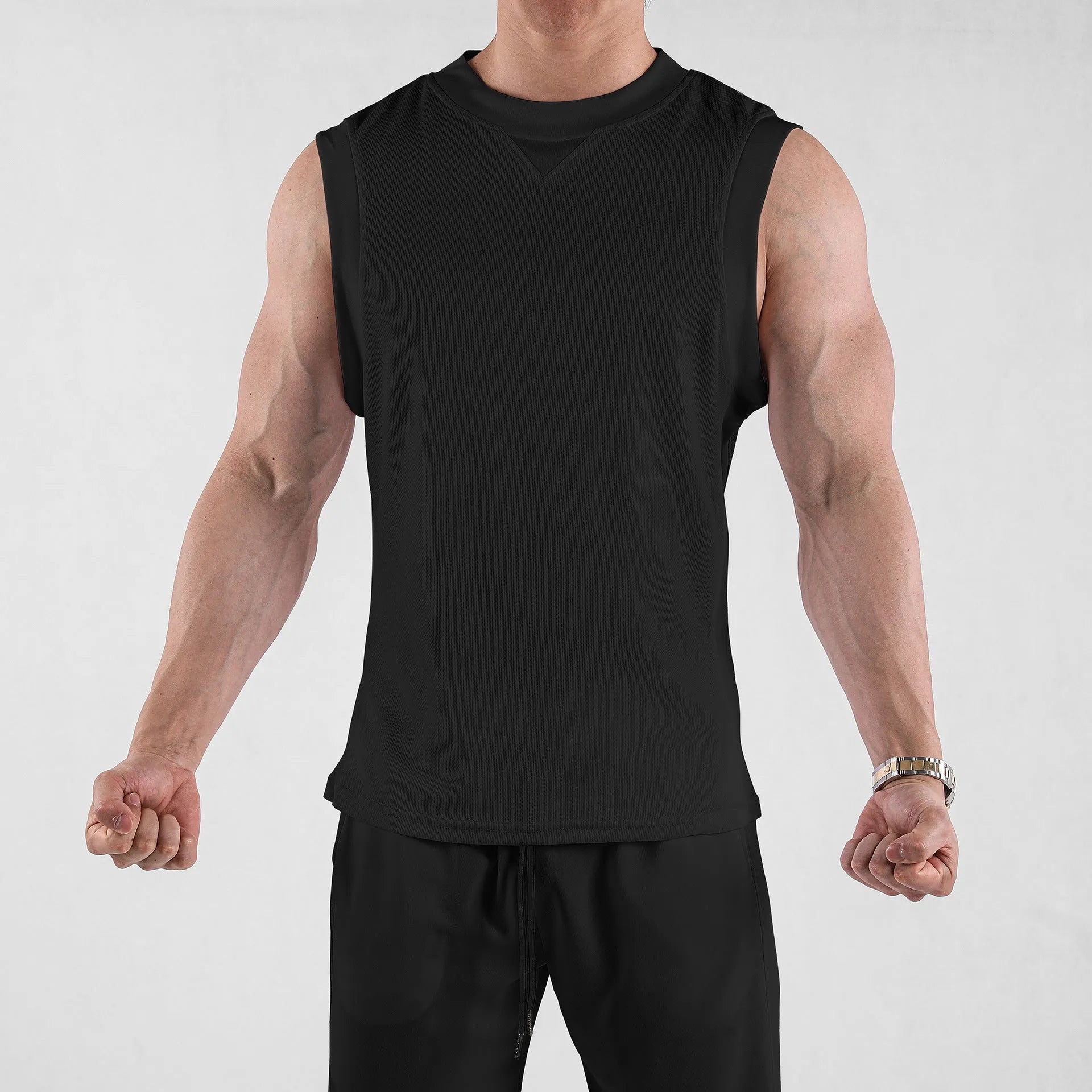 Men's white loose fit fitness vest with stretch quick-dry fabric for summer sports