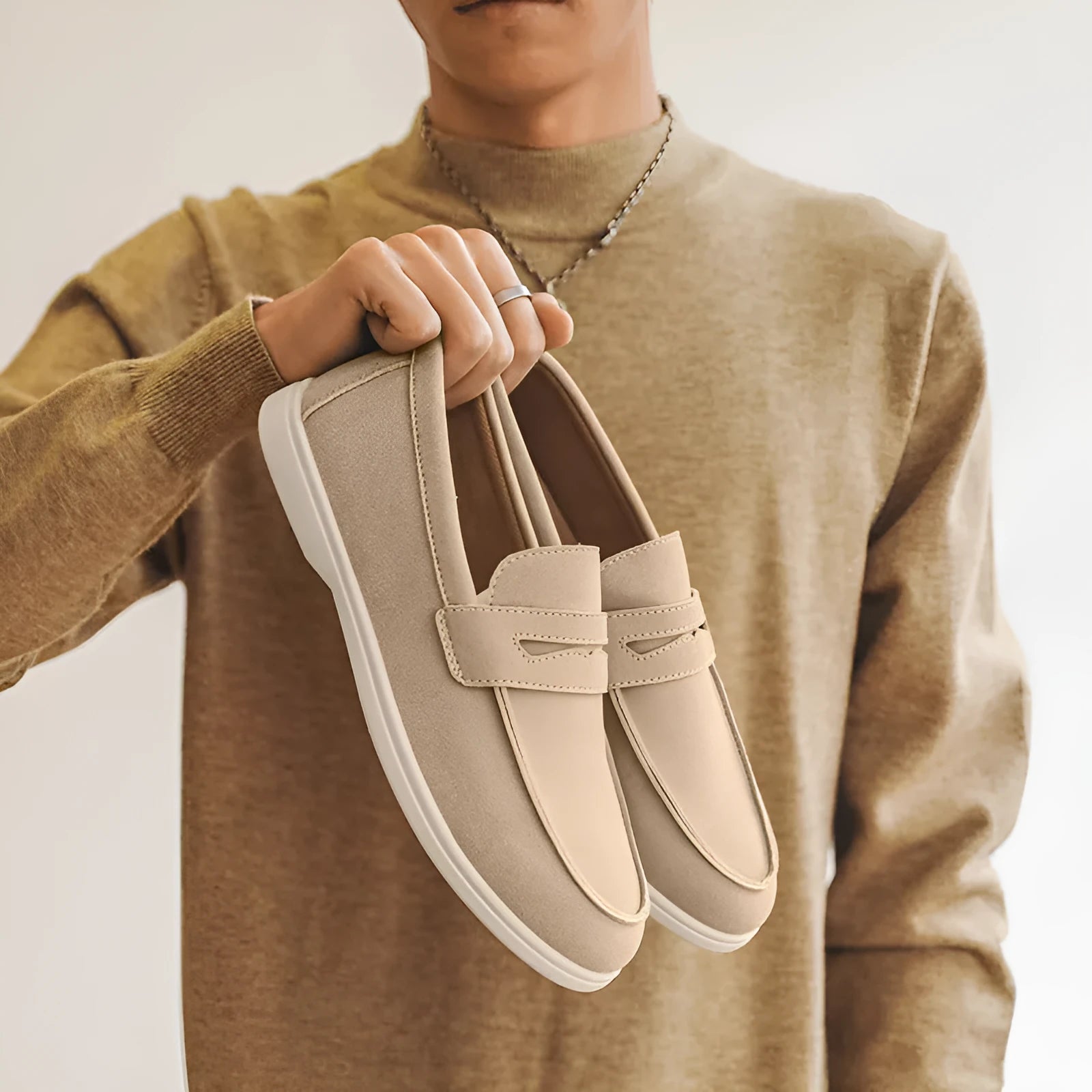 Men's suede casual shoes with low heel and vulcanised rubber soles in solid colour options
