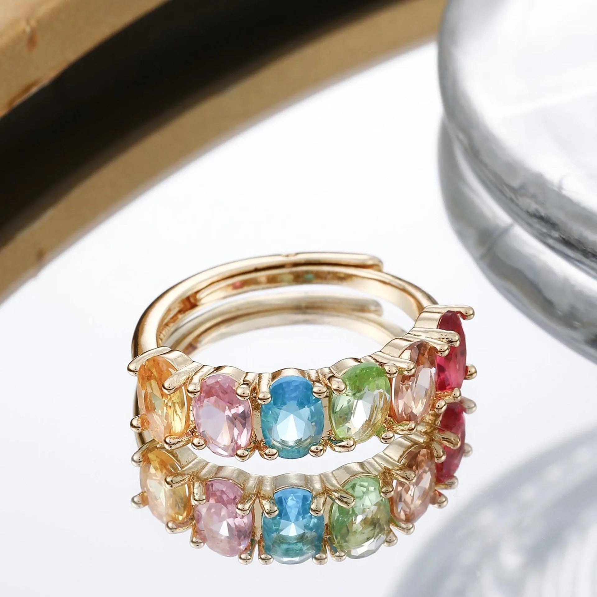 Gold-coloured adjustable women's ring with zircon stone in simple retro design