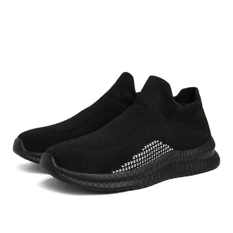 Men's solid colour casual sneakers with fabric popcorn flyknit upper and low-top design.