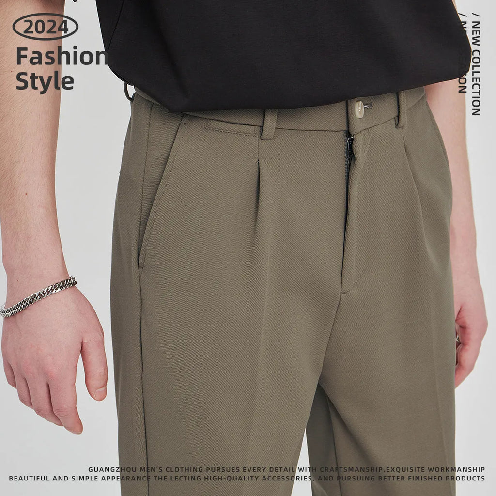 Men's slim-fit ankle length trousers in solid colour with zipper fly, anti-wrinkle polyester twill fabric
