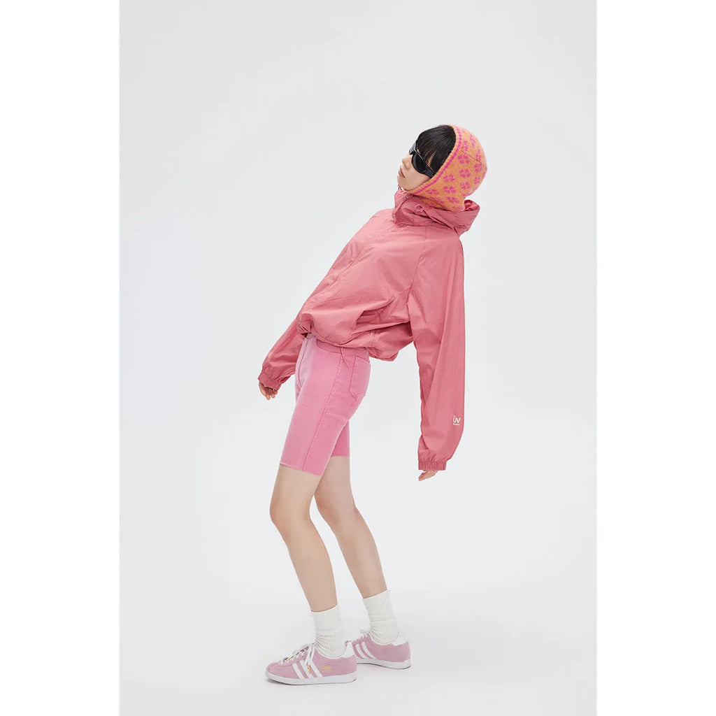 Men's lightweight sports hooded coat in chemical fibre blend fabric with slit pockets and straight hem design