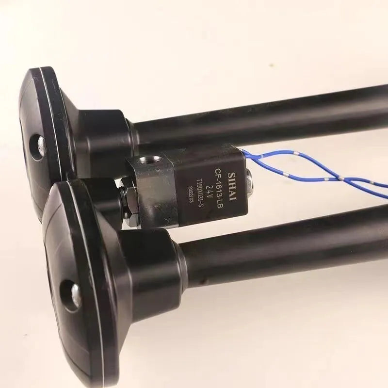 Black dual-trumpet air horn and compressor kit for 12V and 24V vehicles
