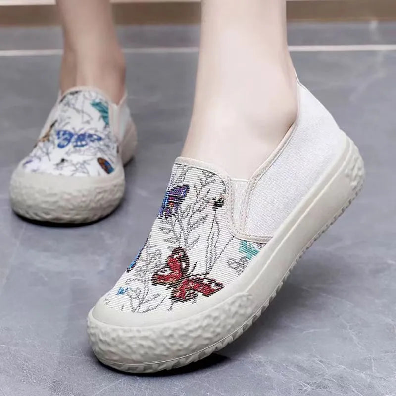 Old Beijing women's canvas slip-on shoes with round toe and shallow mouth design