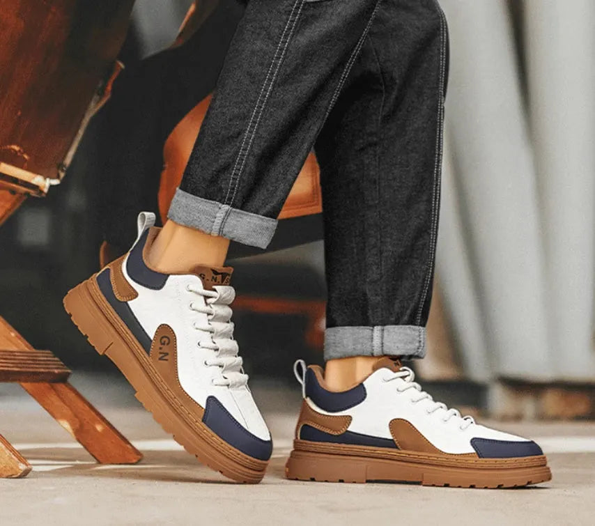 Summer platform casual sneakers in black and white with thick rubber sole