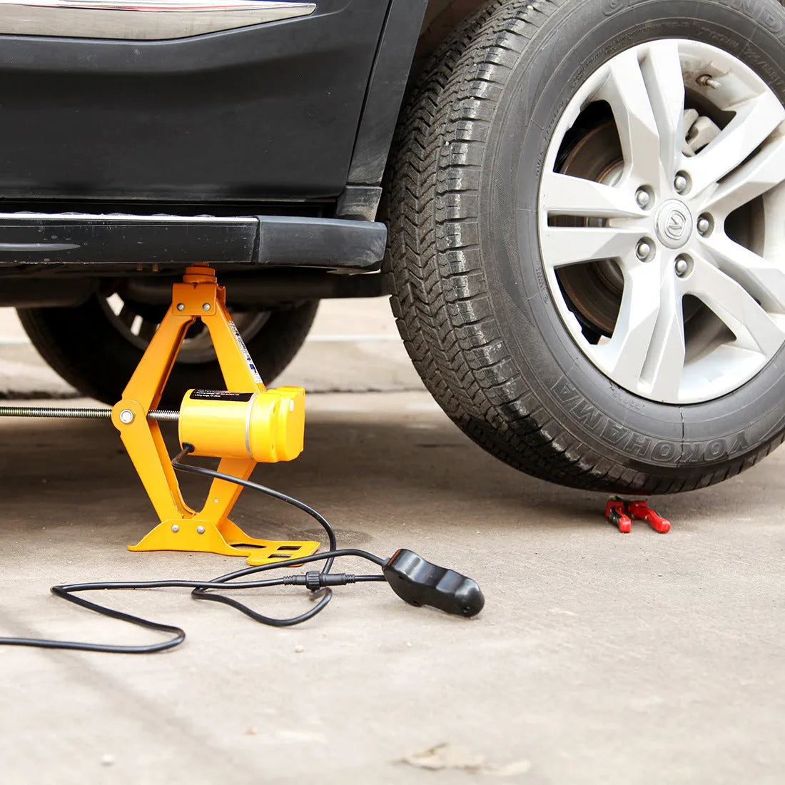 Vehicle-mounted electric hydraulic jack maintenance kit with 2-tonne capacity