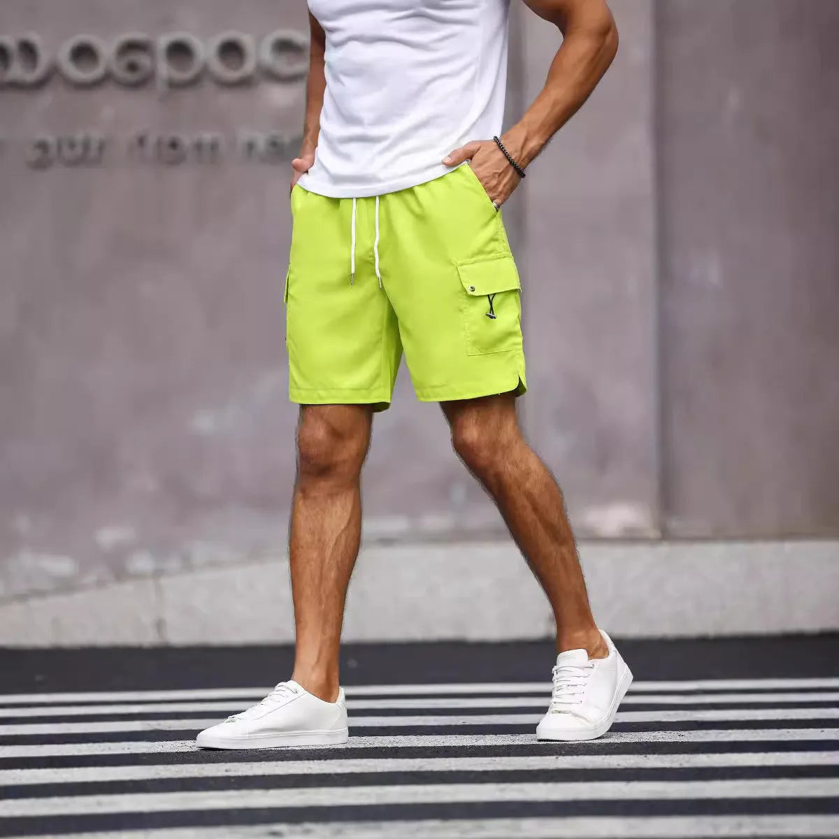 Men's loose-fitting army green workwear shorts made from cool silk cotton fabric.