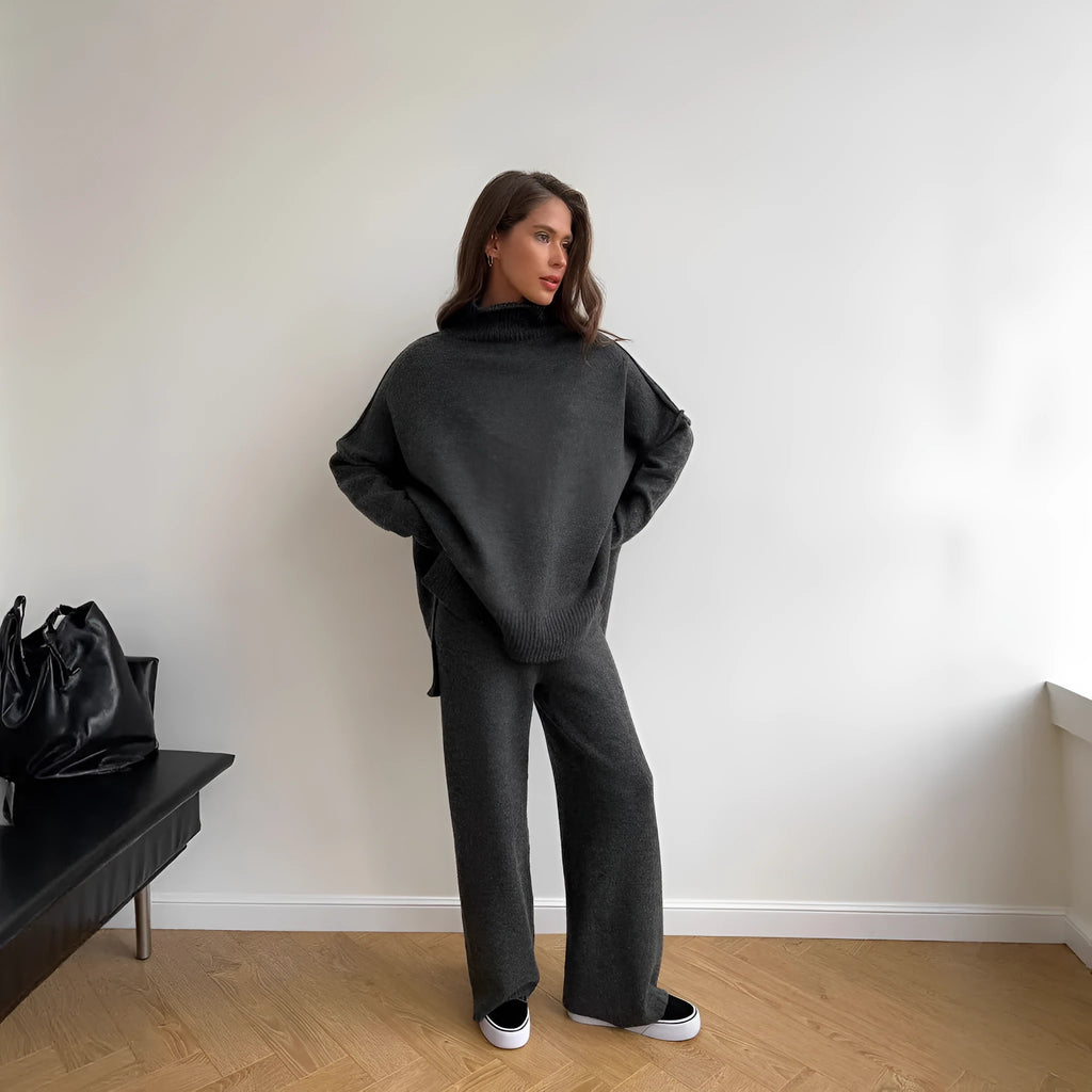 Women's knitted suit with side-slit sweater and matching trousers in acrylic fabric