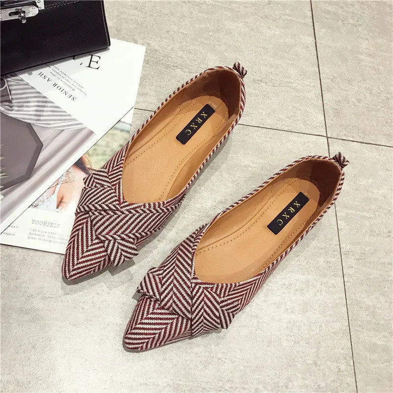 Women's pointed shallow mouth flats in black and red colours with cotton upper and low flat heel