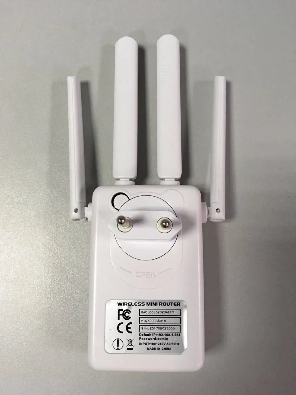 White four antenna wireless router repeater with 300 Mbps speed and lightning protection