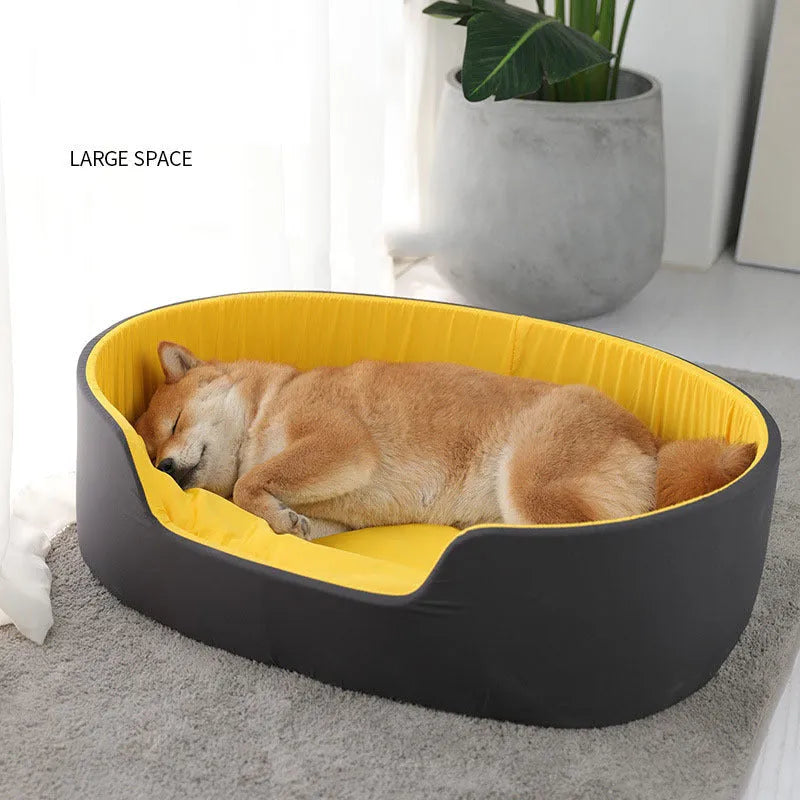 Universal washable pet kennel in black or green showing three size options for cats and dogs