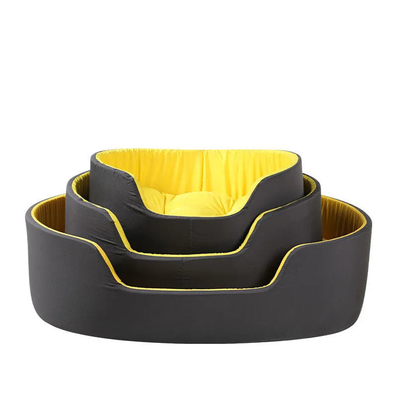 Universal washable pet kennel in black or green showing three size options for cats and dogs