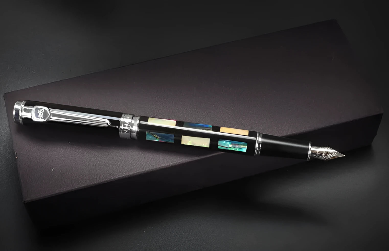 Ceramic colour lacquer pen with peach wood crafting elements and three interchangeable nibs