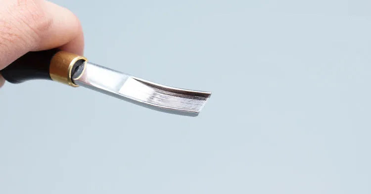 Leather hand tools kit with sectional cutting knife and wide shovel edge thinner for skiving.