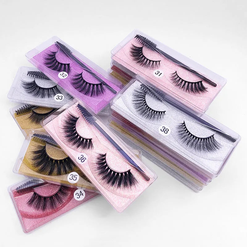 Pair of natural 3D false eyelashes with imitation mink fibres, plastic cotton thread stem, and included brush