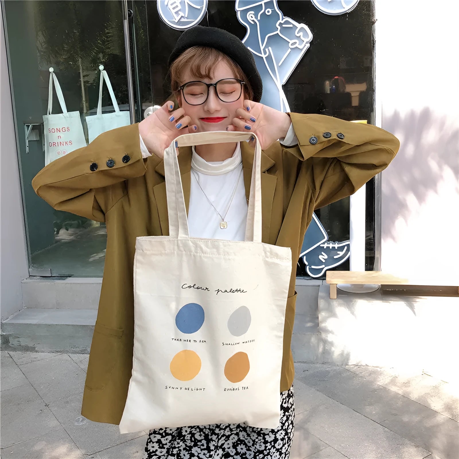 Women's medium canvas tote bag with zip closure and geometric pattern in light pink or orange