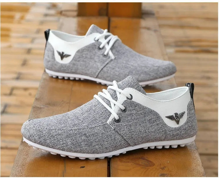Men's casual peas shoes in blue with breathable mesh upper and rubber sole