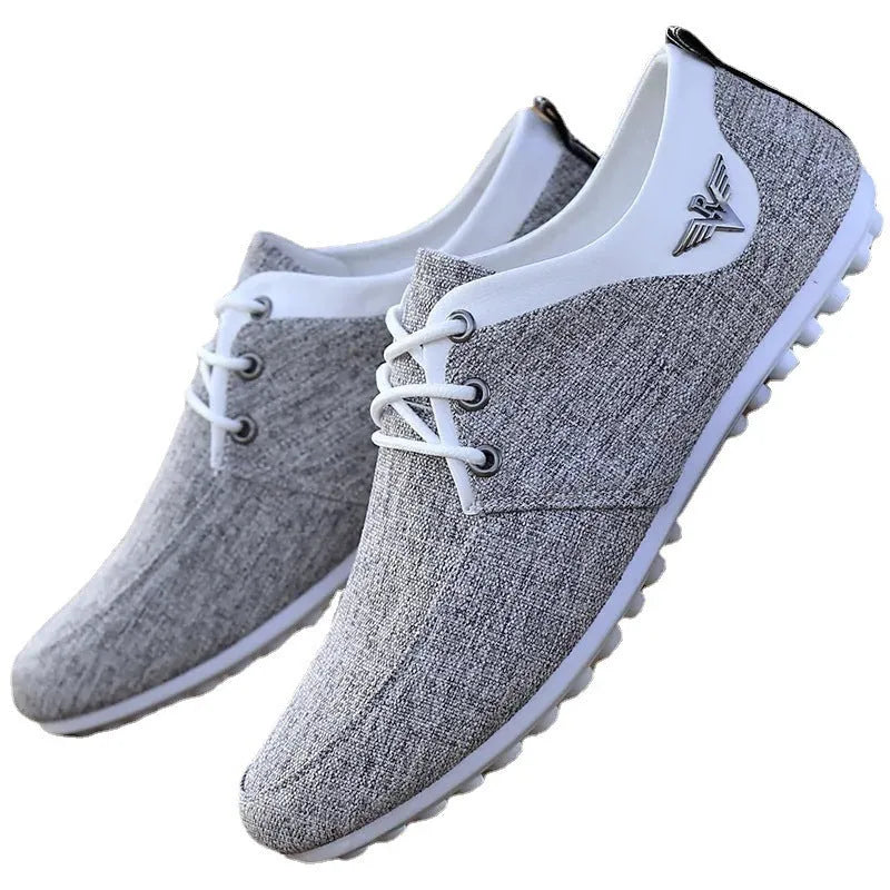 Men's casual peas shoes in blue with breathable mesh upper and rubber sole