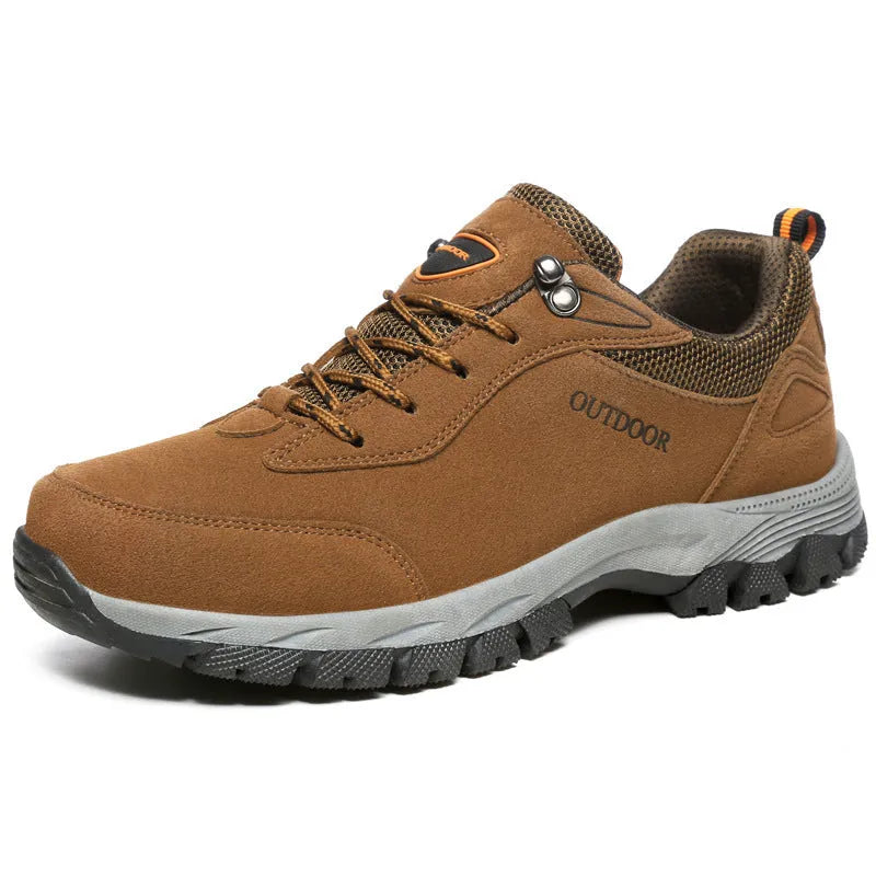 Men's outdoor casual shoes in army green with a low upper and viscose sole.