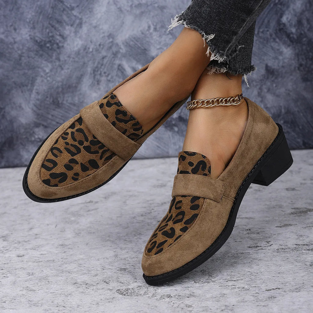 Women's leopard print suede slip-on pumps with chunky heel in brown colour