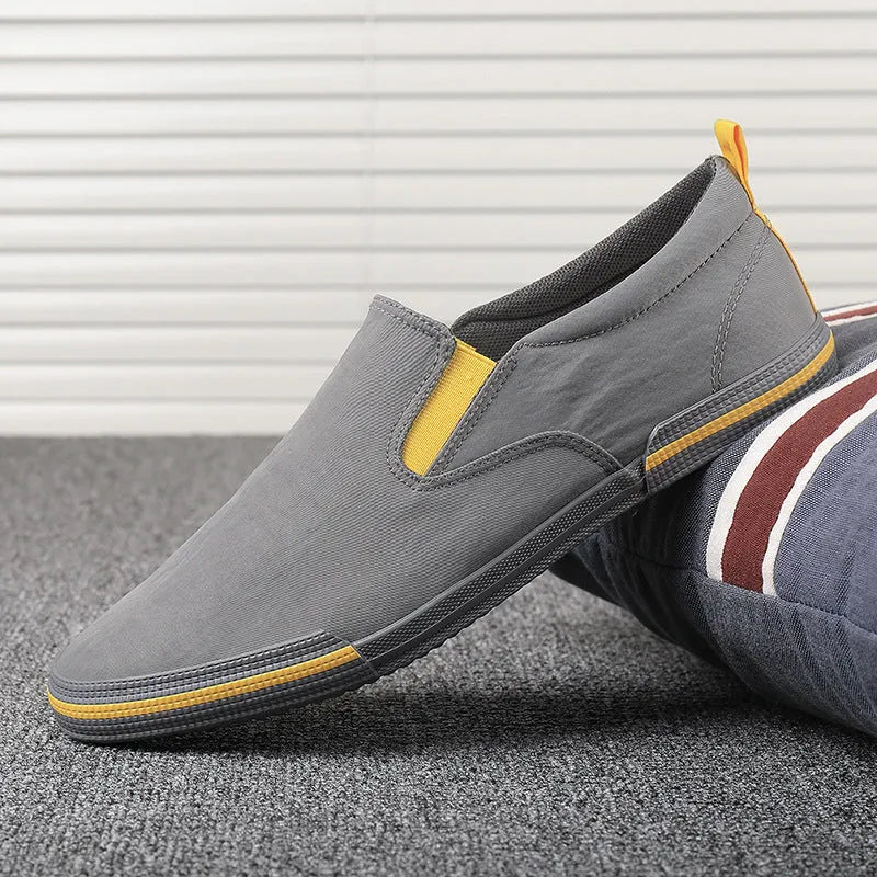 Men's canvas casual shoes in grey colour with vulcanised rubber sole and cotton lining