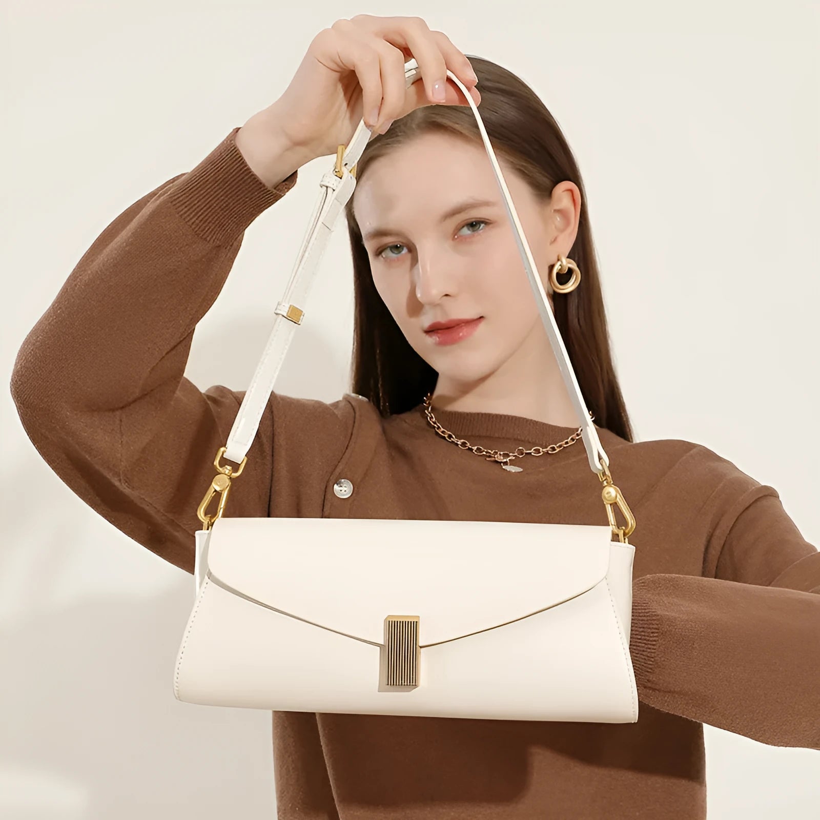 A pillow-shaped women's cowhide leather cross-body bag with a clamshell opening, shown in a choice of colours.