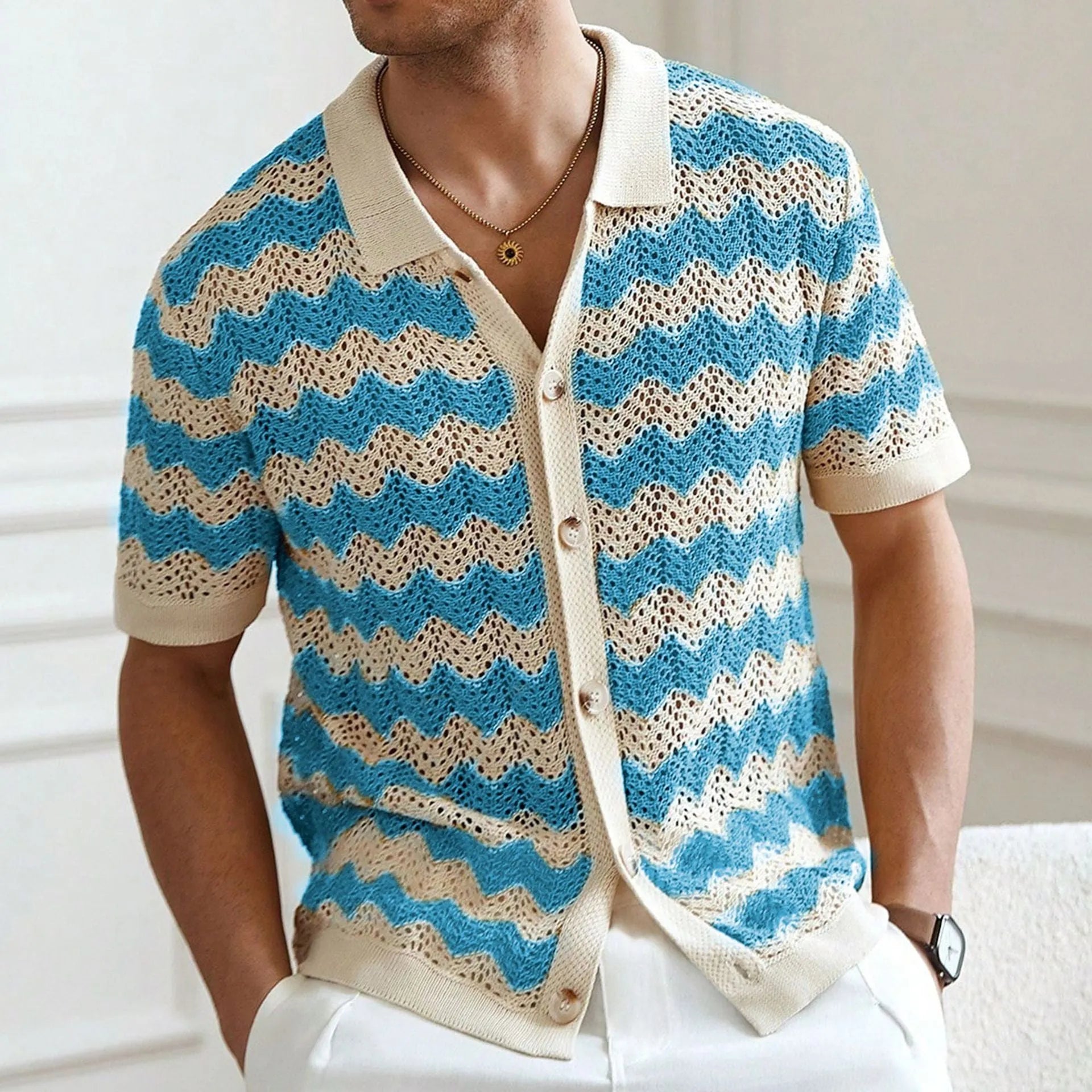 Short sleeve corrugated sweater with jacquard pattern in blue, brown, or yellow colours
