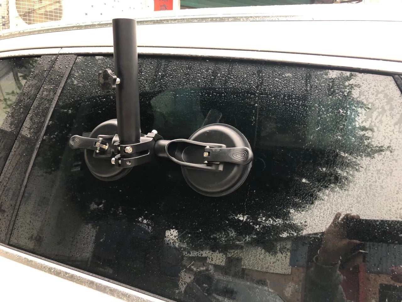 Black off-road car sucker base for windscreen flagpole mounting with round suction cup