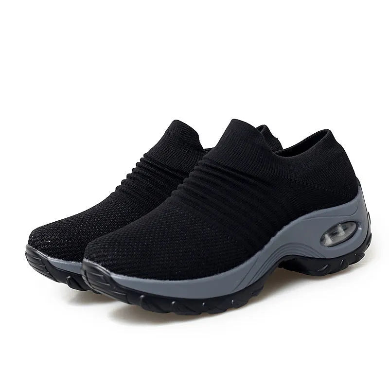 Dancing soft bottom flying woven rocking shoes in black camouflage, low-top front strap style