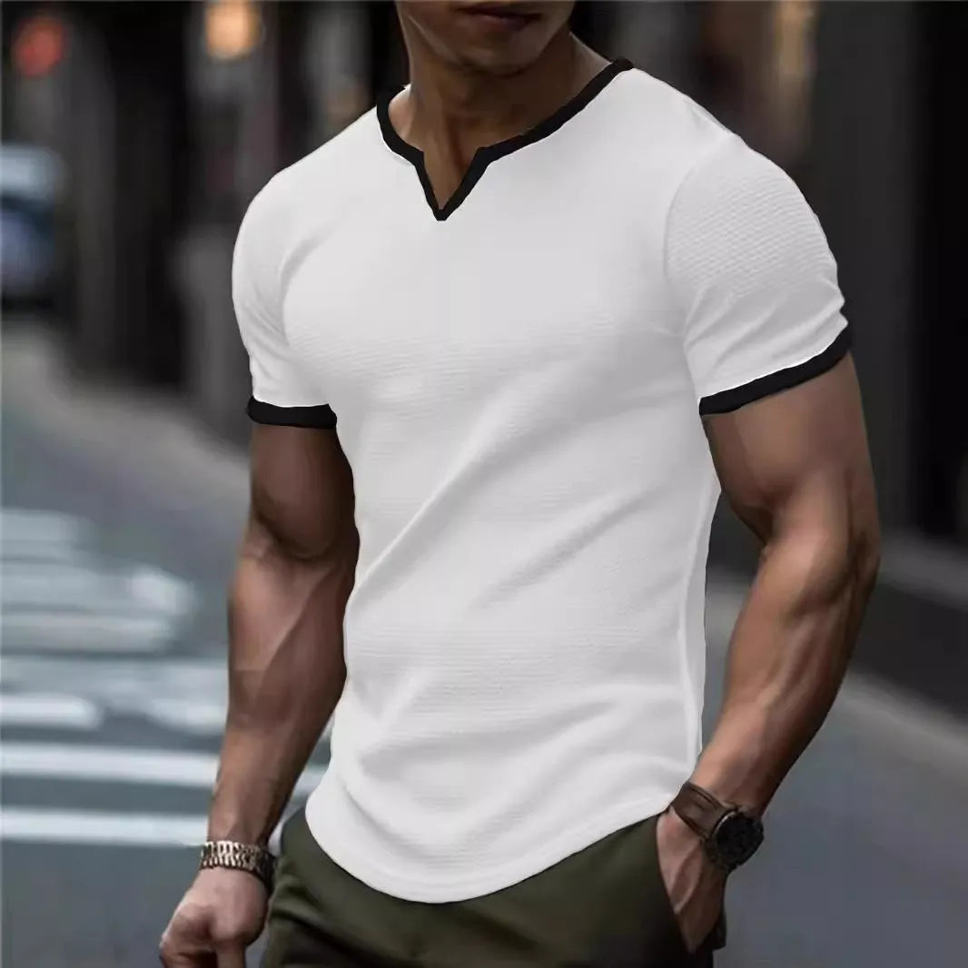 Men's colour-block V-neck short sleeve sports T-shirt in waffle knit polyester fabric.