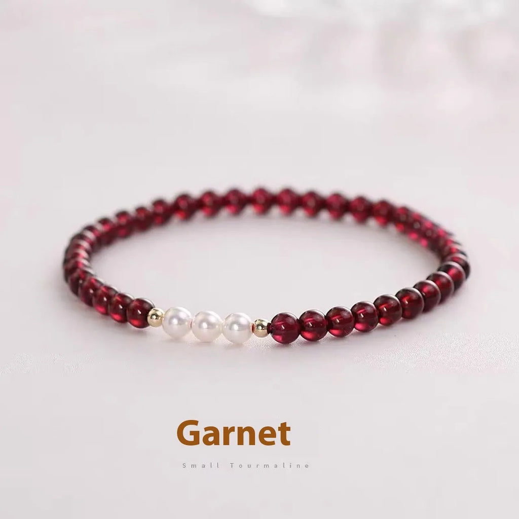 Adjustable women's bracelet with Chinese garnet beads and artificial pearls on silver-tone clasp