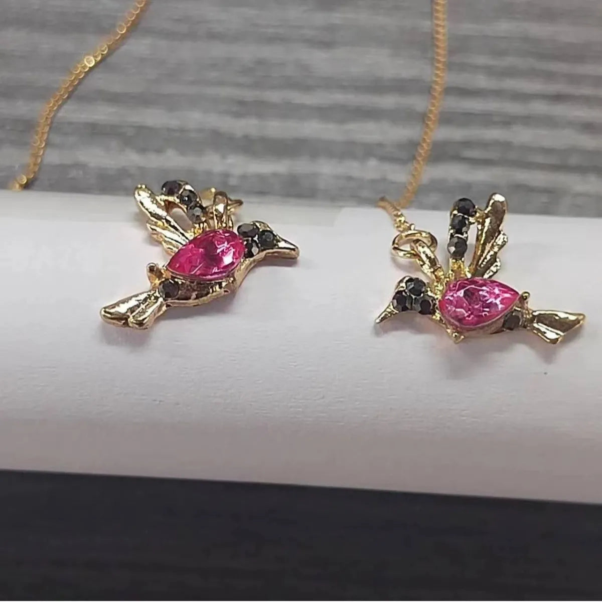 Women's bird design hanging earrings with mixed zirconium wings in blue, red and red lvzuan colours