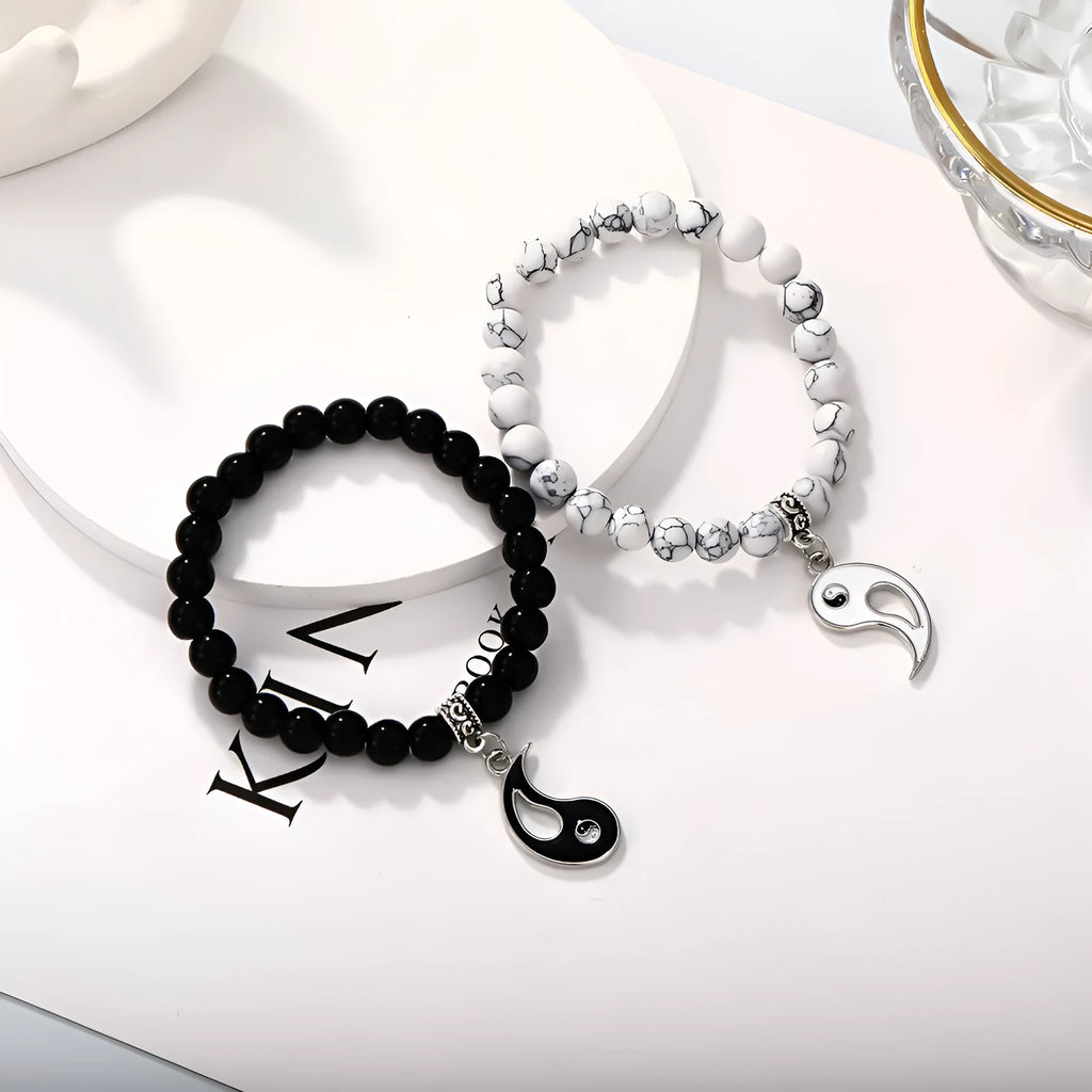 Unisex eight-diagram-shaped alloy bracelet with electroplated finish.