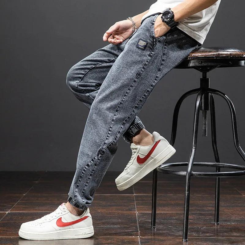 Men's loose cargo casual jeans in cotton fabric with straight leg Korean style design