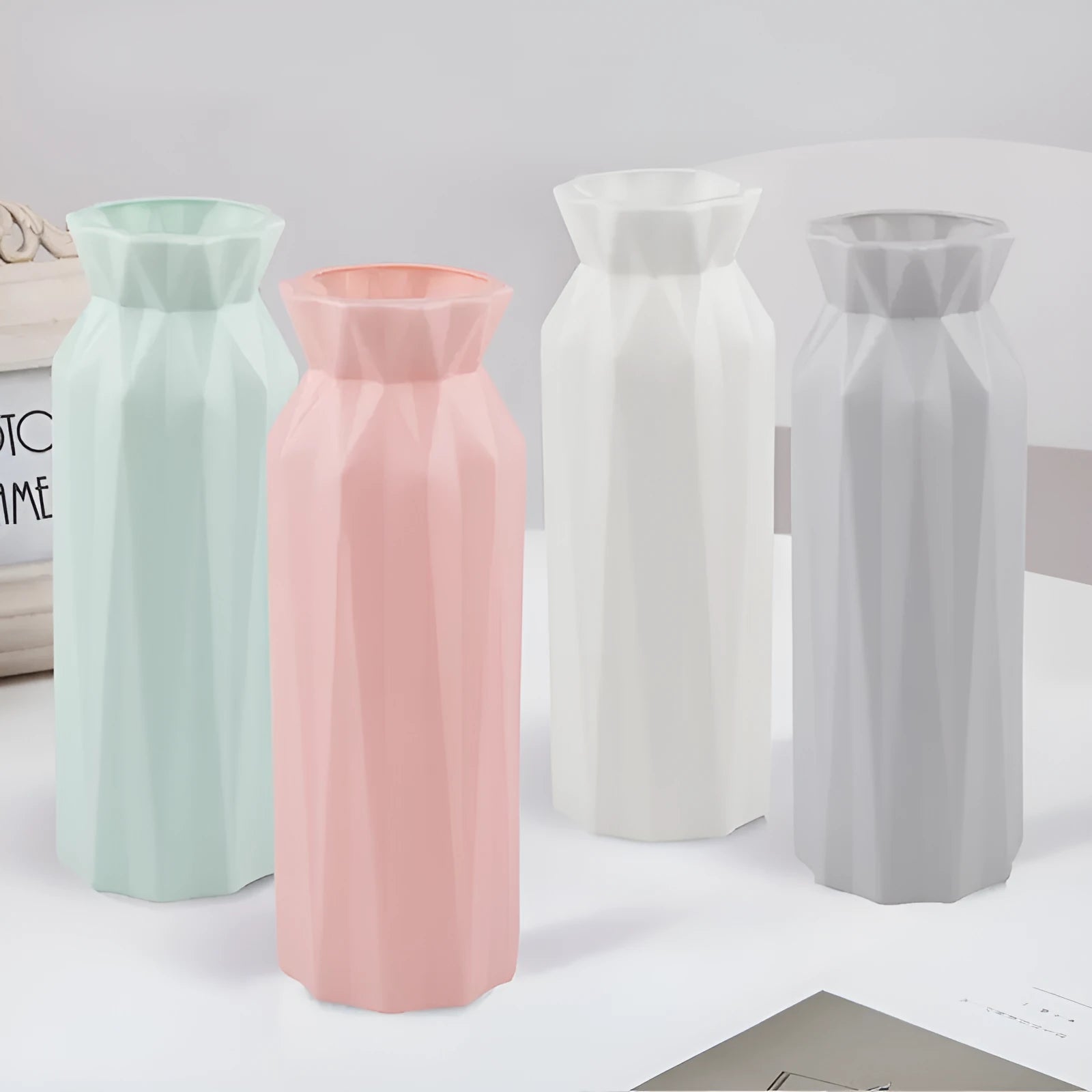 Drop-resistant melamine vase in green, grey, pink, or white with 7.2cm base diameter